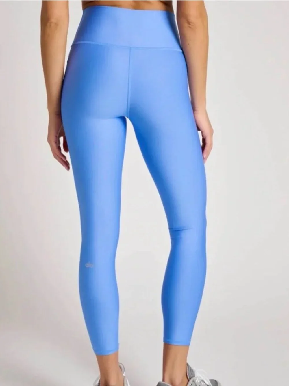 Alo Yoga Airlift Leggings in Crystal Clear Blue 25